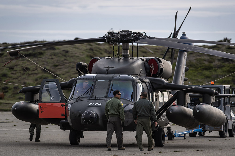Disparition d'un avion militaire chilien: des restes des victimes retrouvées en mer