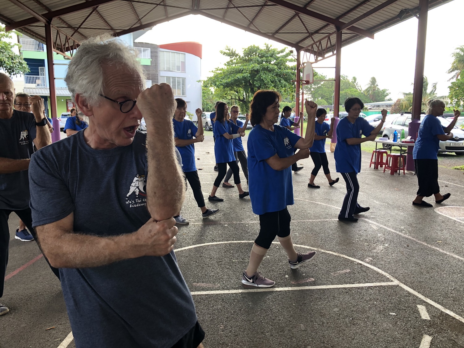 Jonathan Krehm (au premier plan) est une véritable référence de la discipline avec plus de 40 ans de pratique du tai chi chuan style Wu.