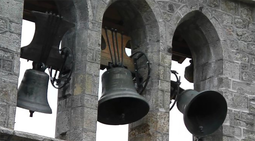 La construction d'une imposante église déchaîne les passions en Ardèche