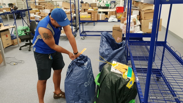 "C'est la première fois que l'on ne reçoit rien. D'habitude il y a un peu de courriers qui passent. Mais cette fois-ci rien du tout", a expliqué Teihotu Arles, responsable du centre de traitement du courrier. (photo d'archive)