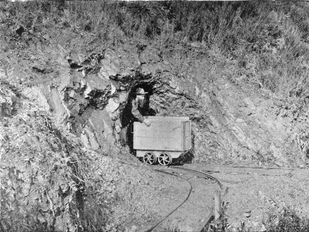 Après l’exploitation artisanale des alluvions de rivière vint le temps de la prospection souterraine dans les montagnes de l’Otago. Il fallait alors de gros moyens et les compagnies engagées dans cette nouvelle aventure devaient investir des sommes conséquentes.