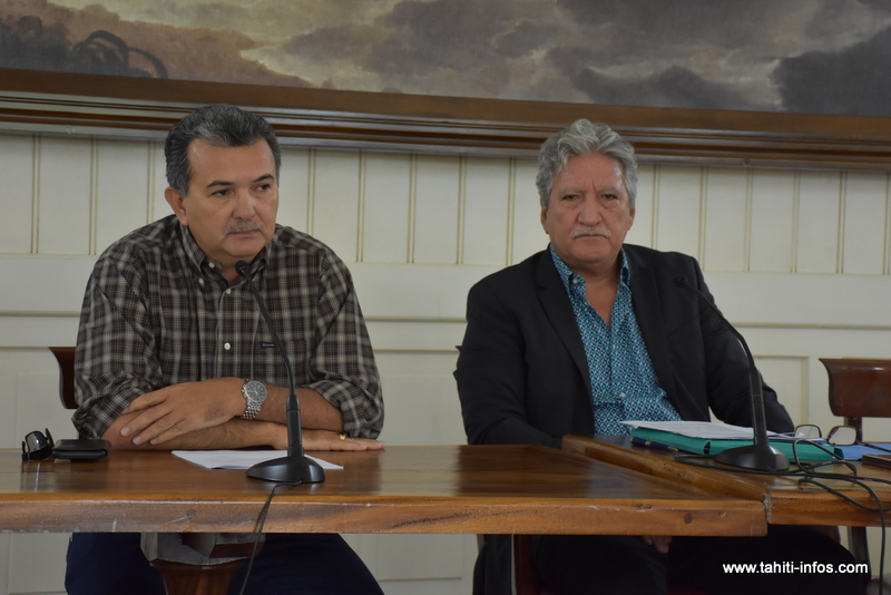 René Temeharo et Jean-Christophe Bouissou ont annoncé lundi lors d'une conférence de presse conjointe la décision du gouvernement d'abandonner le tracé actuel de la Route du sud. Une étude est en cours pour redéfinir son itinéraire.
