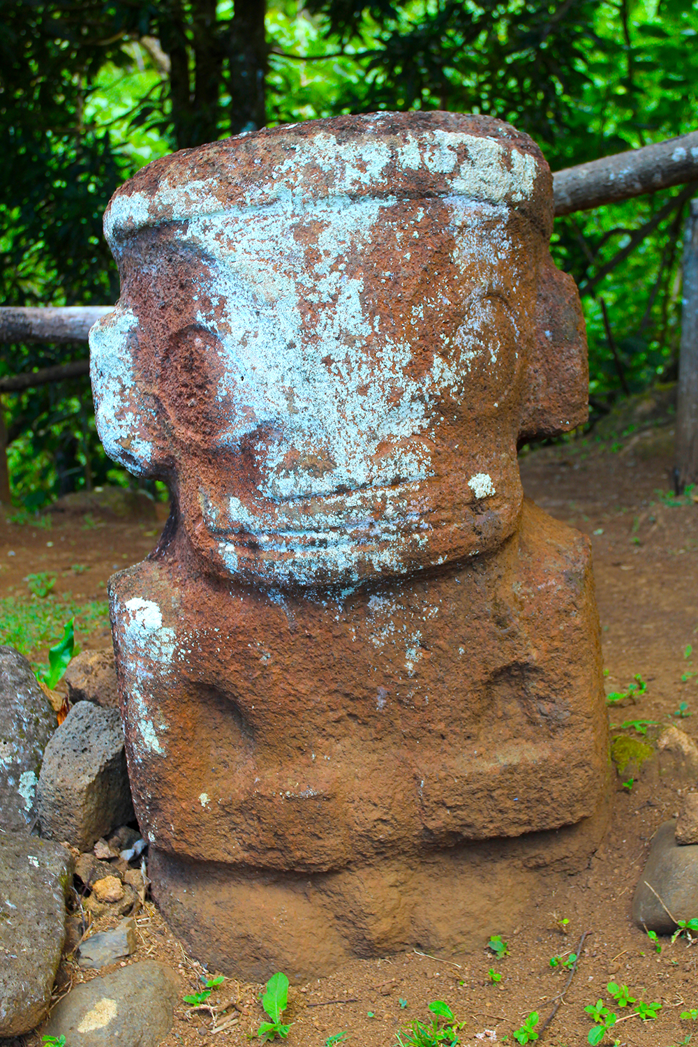 Ce tiki du site de Meiaute, sur les hauteurs de Hane, à Ua Huka est l’un des trois qui ont été préservés. On remarquera ses longues oreilles.