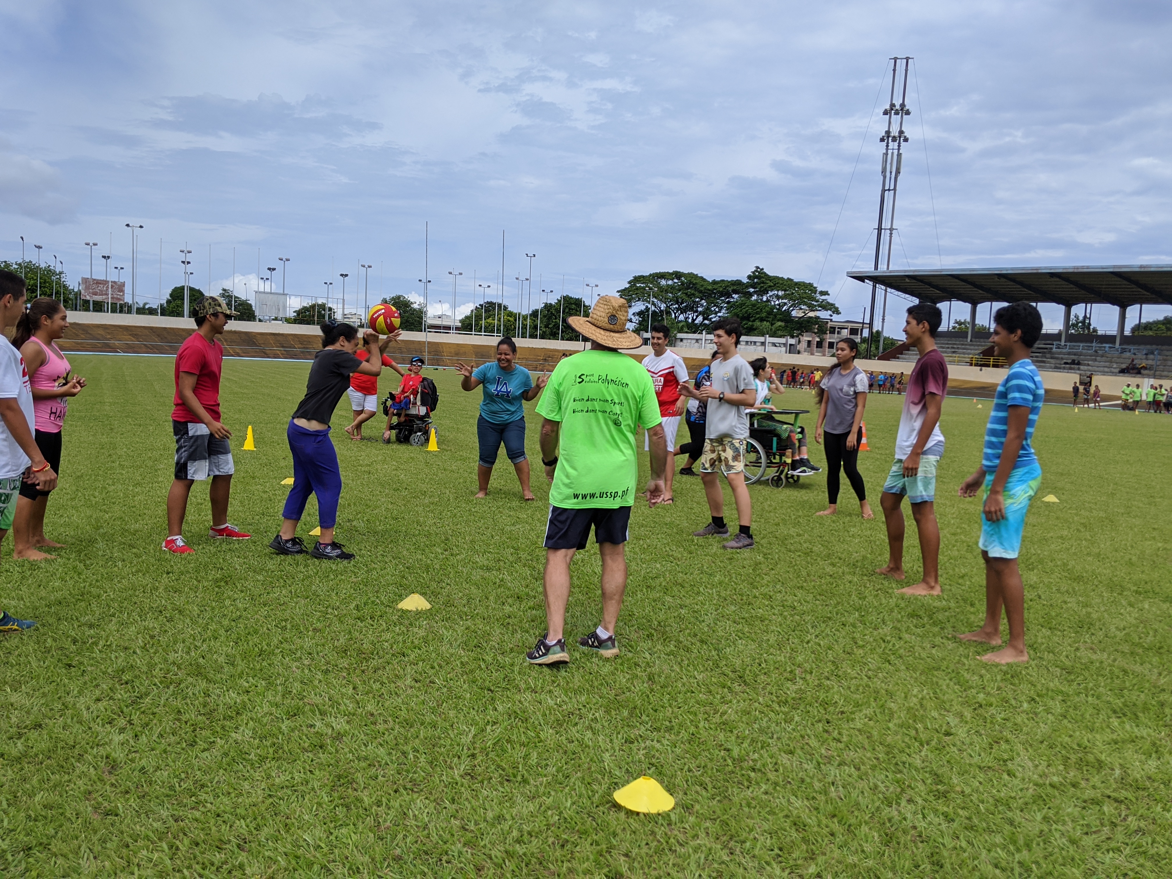 Une balle aux prisonniers pour fédérer les jeunes.