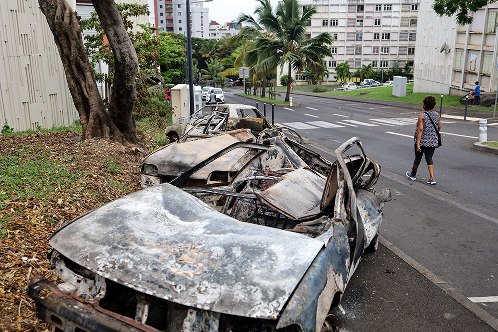 La Réunion: tensions après la mort d'un motard dans une collision avec la police