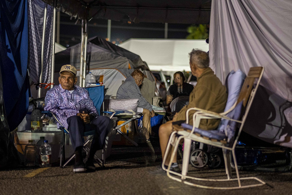 Sous des tentes, des milliers de Portoricains dans l'attente d'aide après une série de séismes