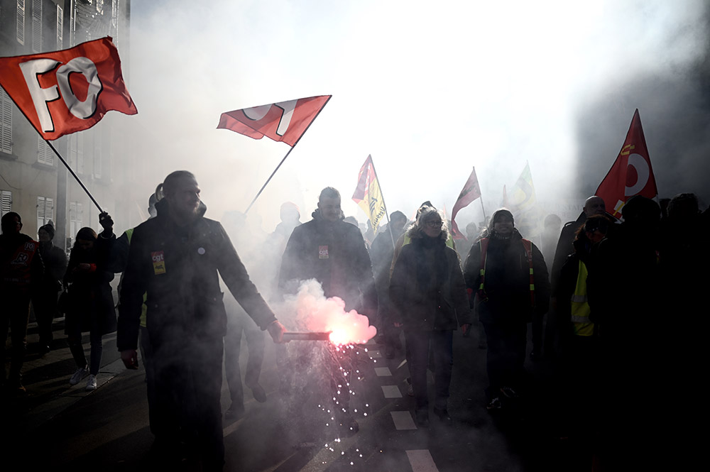 Retraites: les agents publics appelés à déposer leurs outils de travail mercredi partout en France