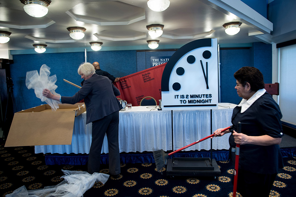 L'horloge de l'apocalypse avancée de 20 secondes, plus près de minuit que jamais