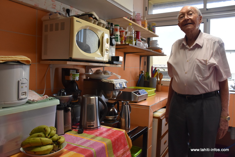 Flosse fait la visite de son appartement