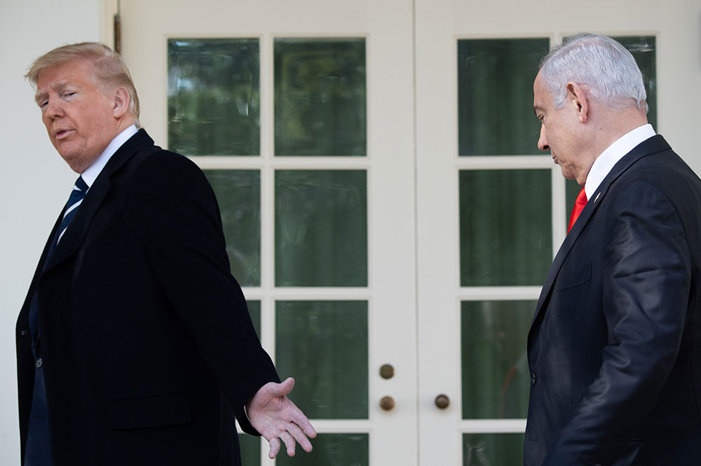 Trump dévoile son plan de paix salué par Israël mais rejeté par les Palestiniens