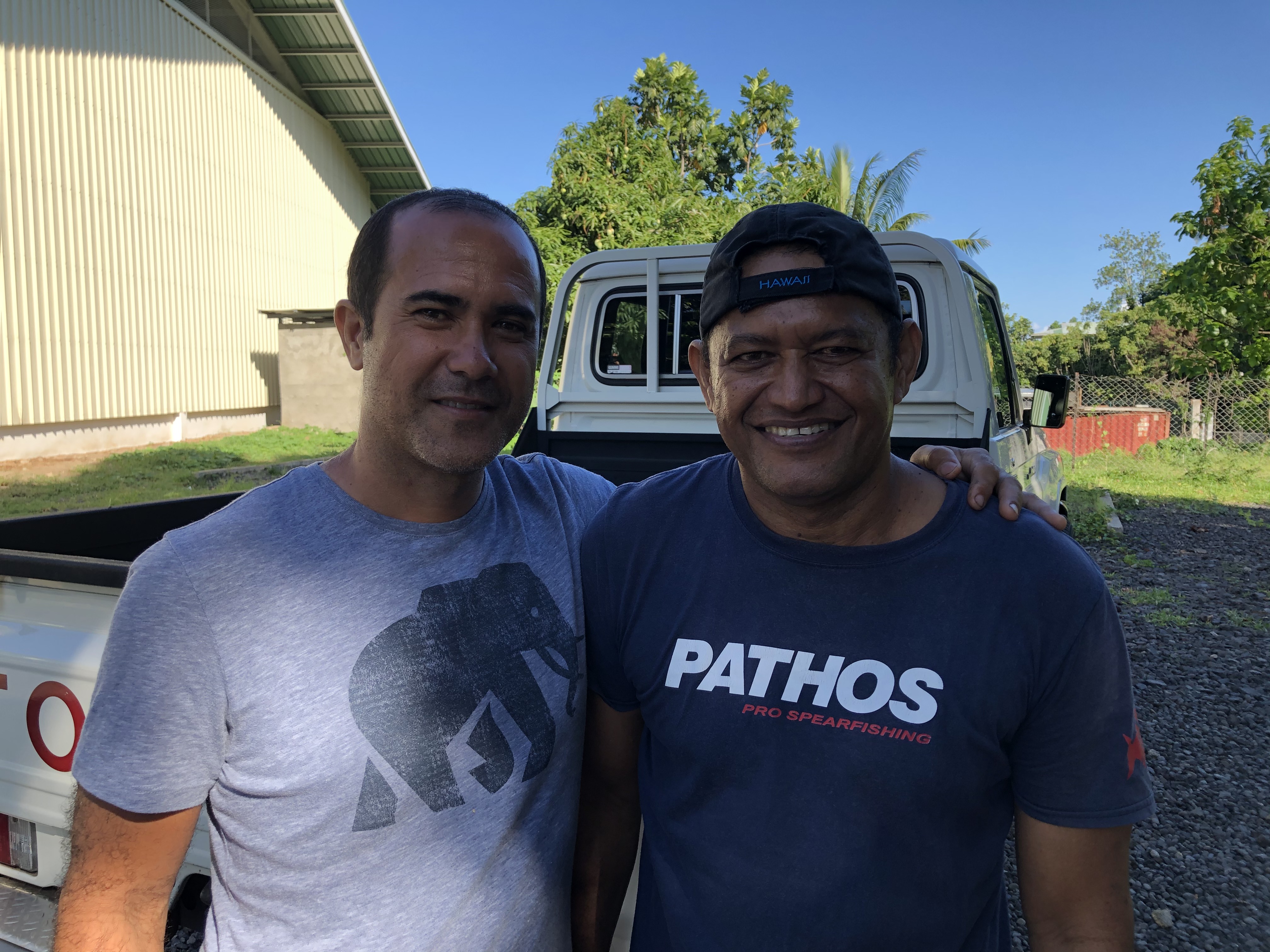 Tepou Nehemia et son partenaire de chasse Teva Montagnon. Ensemble ils ont remporté plus d’une dizaine de fois le titre de champion de chasse sous marine en équipe.