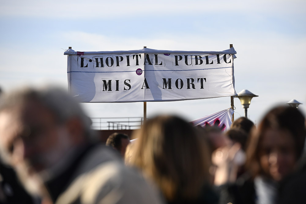 Hôpital: après leur menace de démission, les médecins chefs passent à l'acte