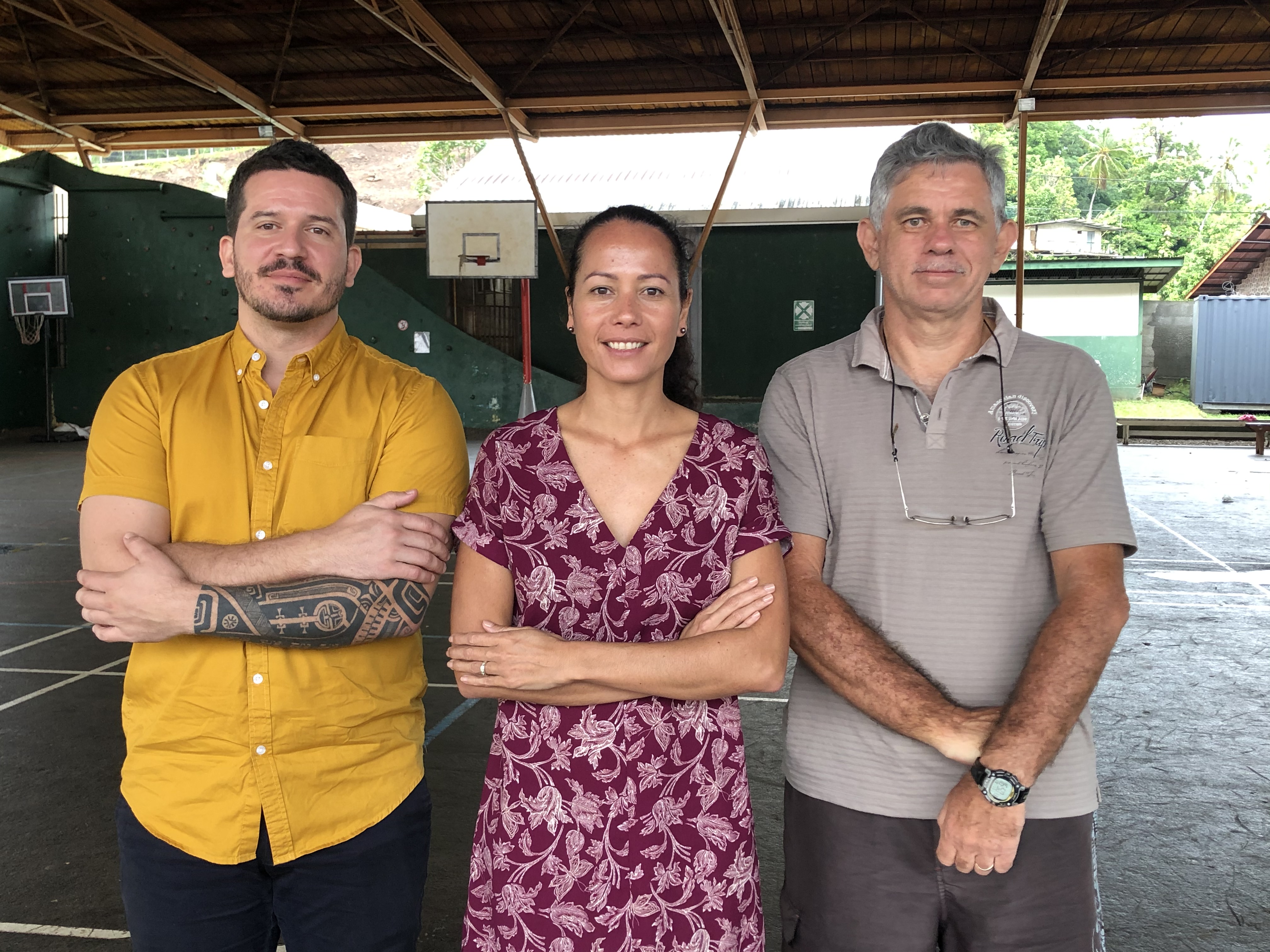 Cécile Gilroy, présidente de la FAPF depuis octobre dernier, entourée par son secrétaire général Peter Meuel (à gauche) et son trésorier Moana Kervella (à droite).