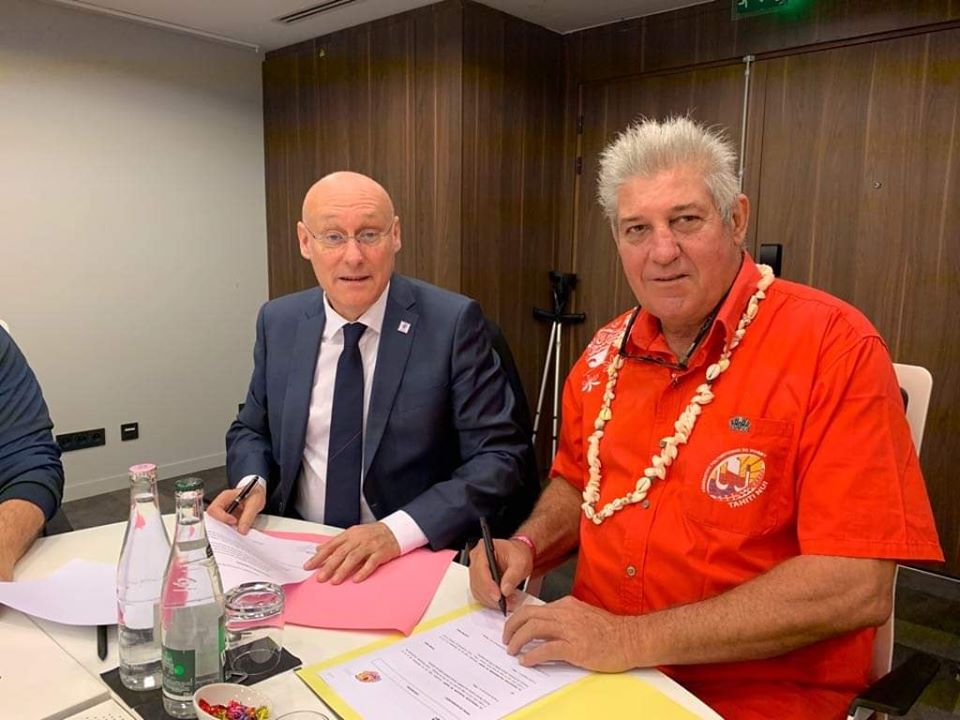 Laurent Tardieu, président de la Fédération polynésienne de rugby (à droite), et Bernard Laporte, président de la Fédération française de rugby. (photo : FPR)