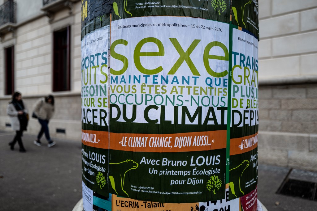 Municipales: à Dijon, la stratégie du "sexe" sur l'affiche de campagne