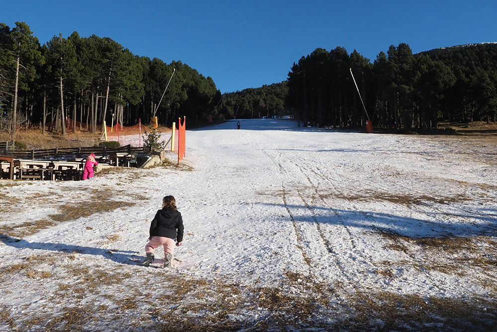 Manque de neige: comment les Pyrénées s'adaptent au réchauffement climatique