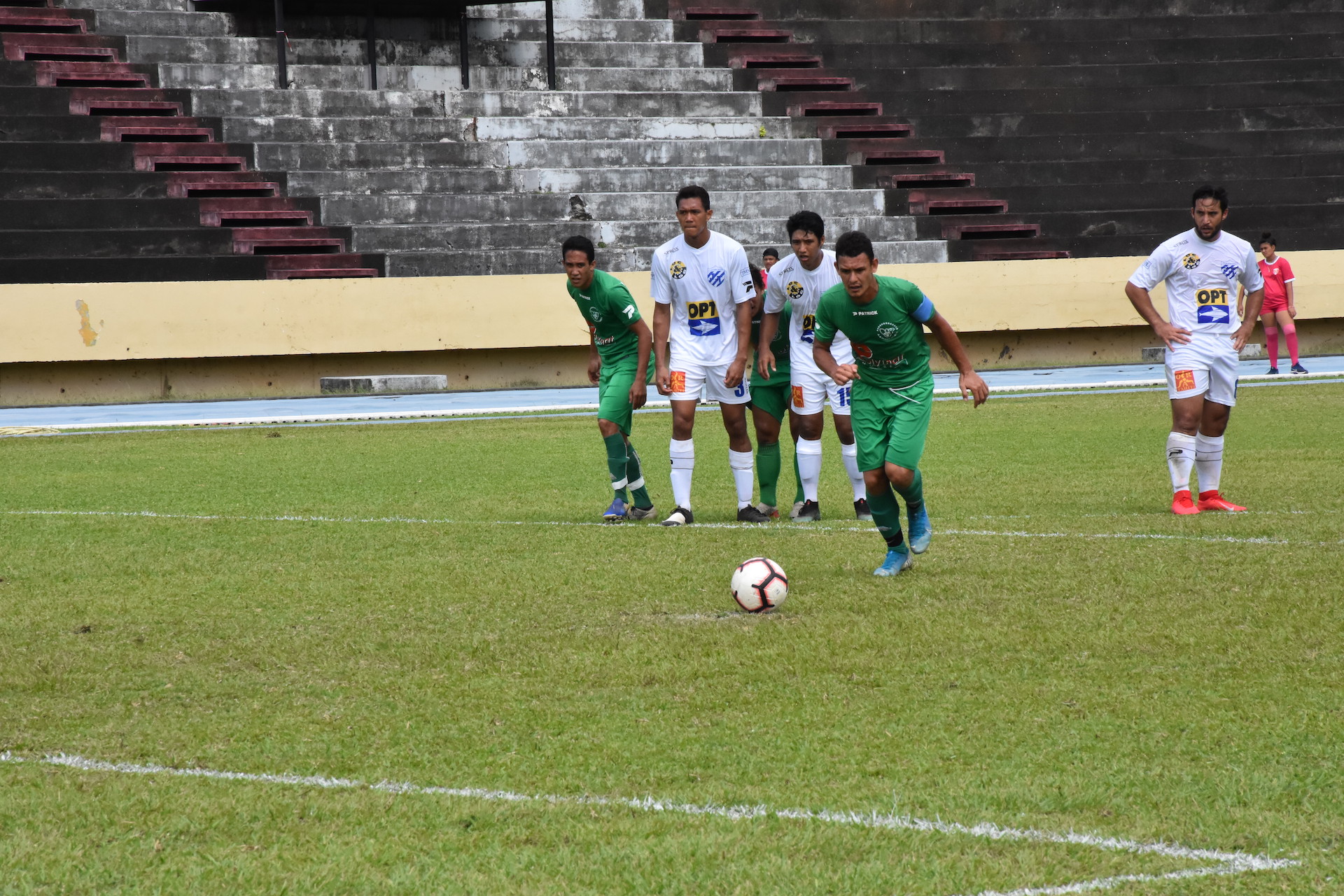 Tevaihau Tehuritaua, capitaine de Tiare Tahiti, a parfaitement lancé son équipe en marquant sur un pénalty.