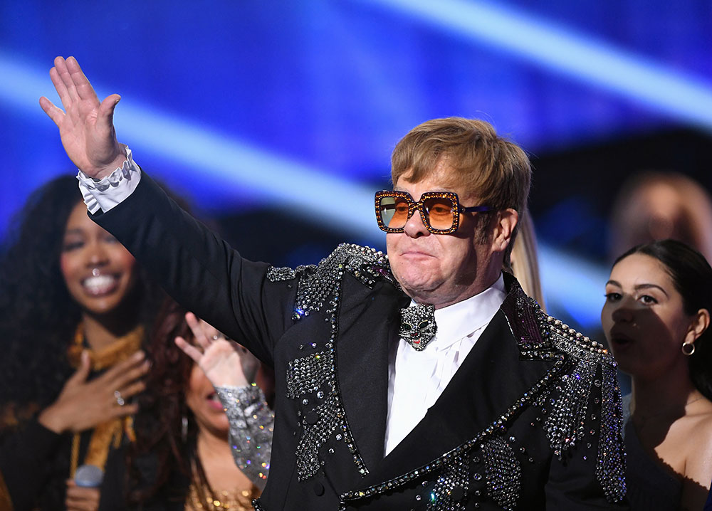 Elton John interrompt brusquement un concert à Auckland en raison d'une pneumonie
