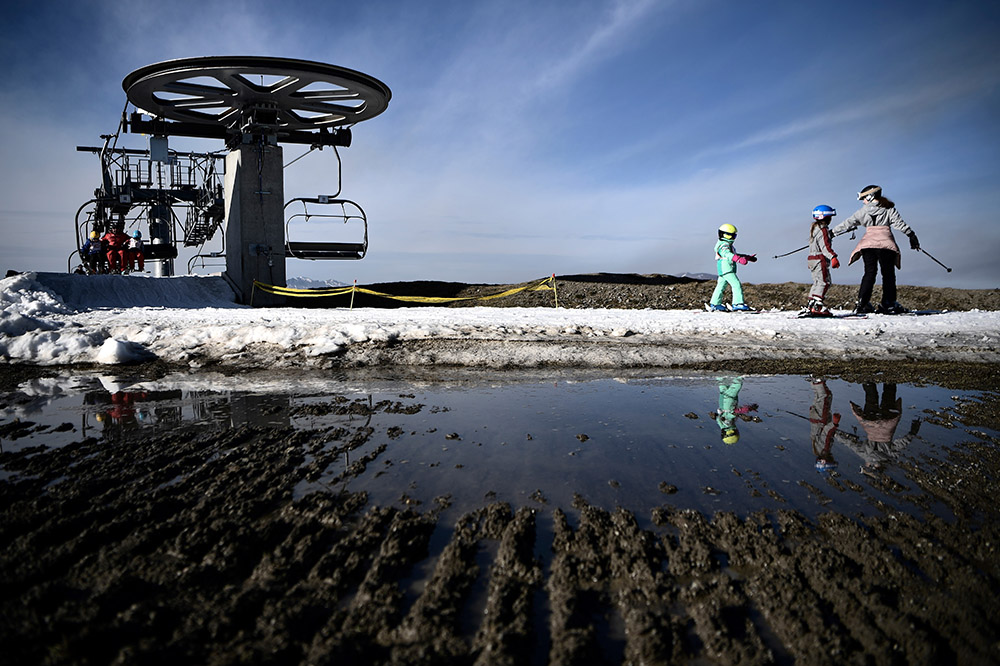 Faute de neige, une station de ski du Mercantour passe déjà en mode été