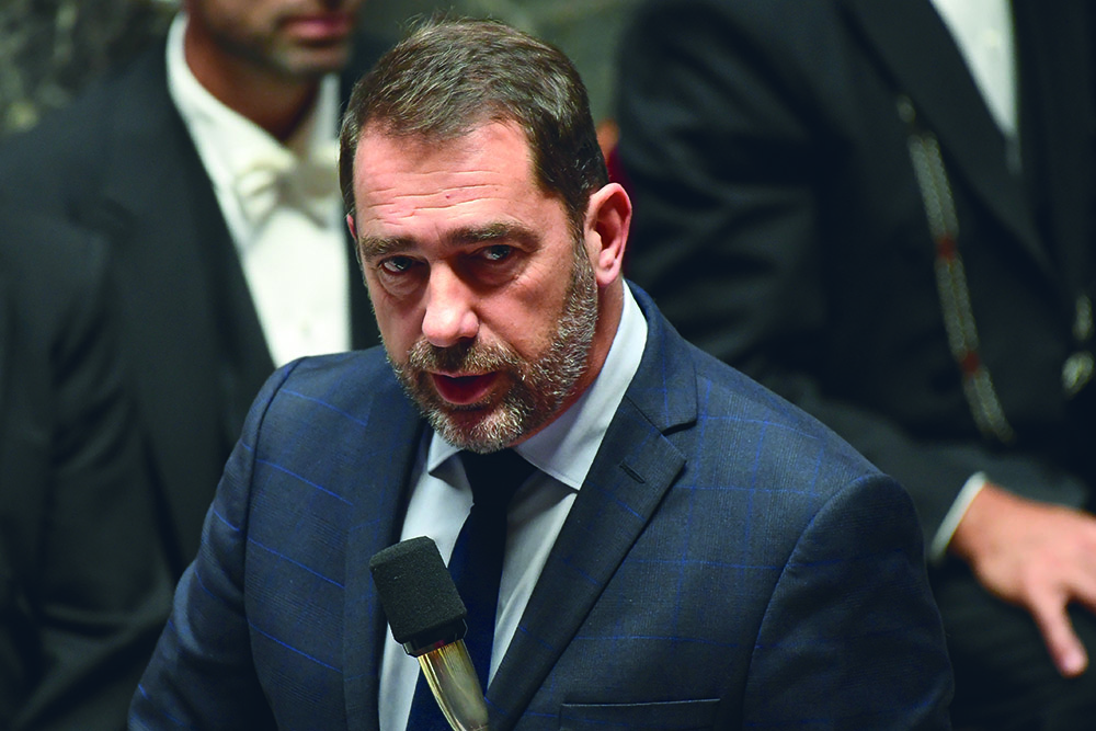 La classe politique s'indigne contre Castaner qui évoque la vie privée du patron du PS