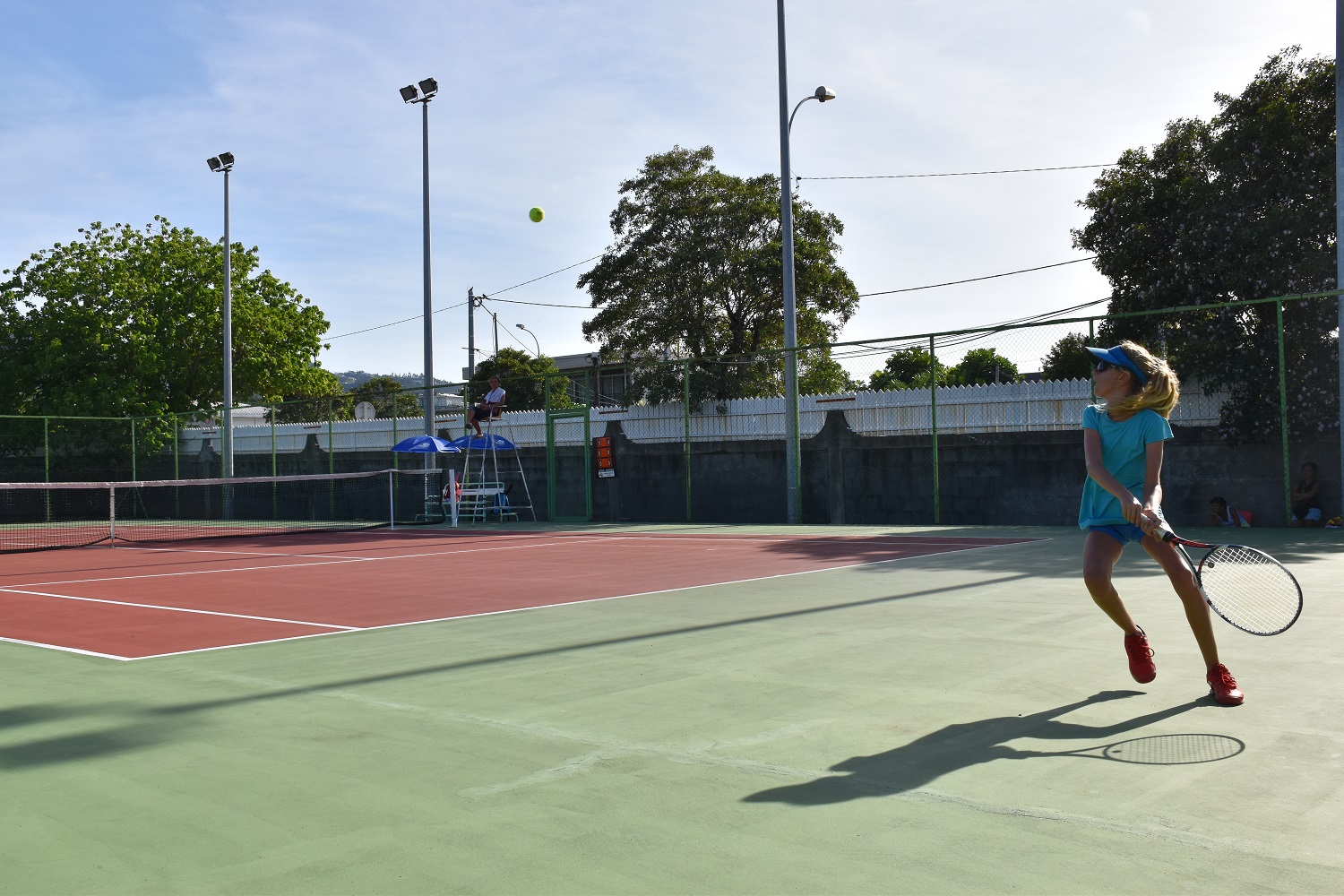 "J'ai été agréablement surprise par le niveau de jeu, notamment chez les filles dans la catégorie des 11-12 ans", s'est réjouie Ruth Manea, présidente de la Fédération tahitienne de tennis.