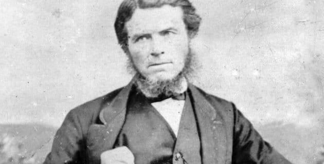 Jack Renton retourna en Grande-Bretagne, mais le climat était devenu trop froid pour lui et les Mers du Sud lui manquaient.