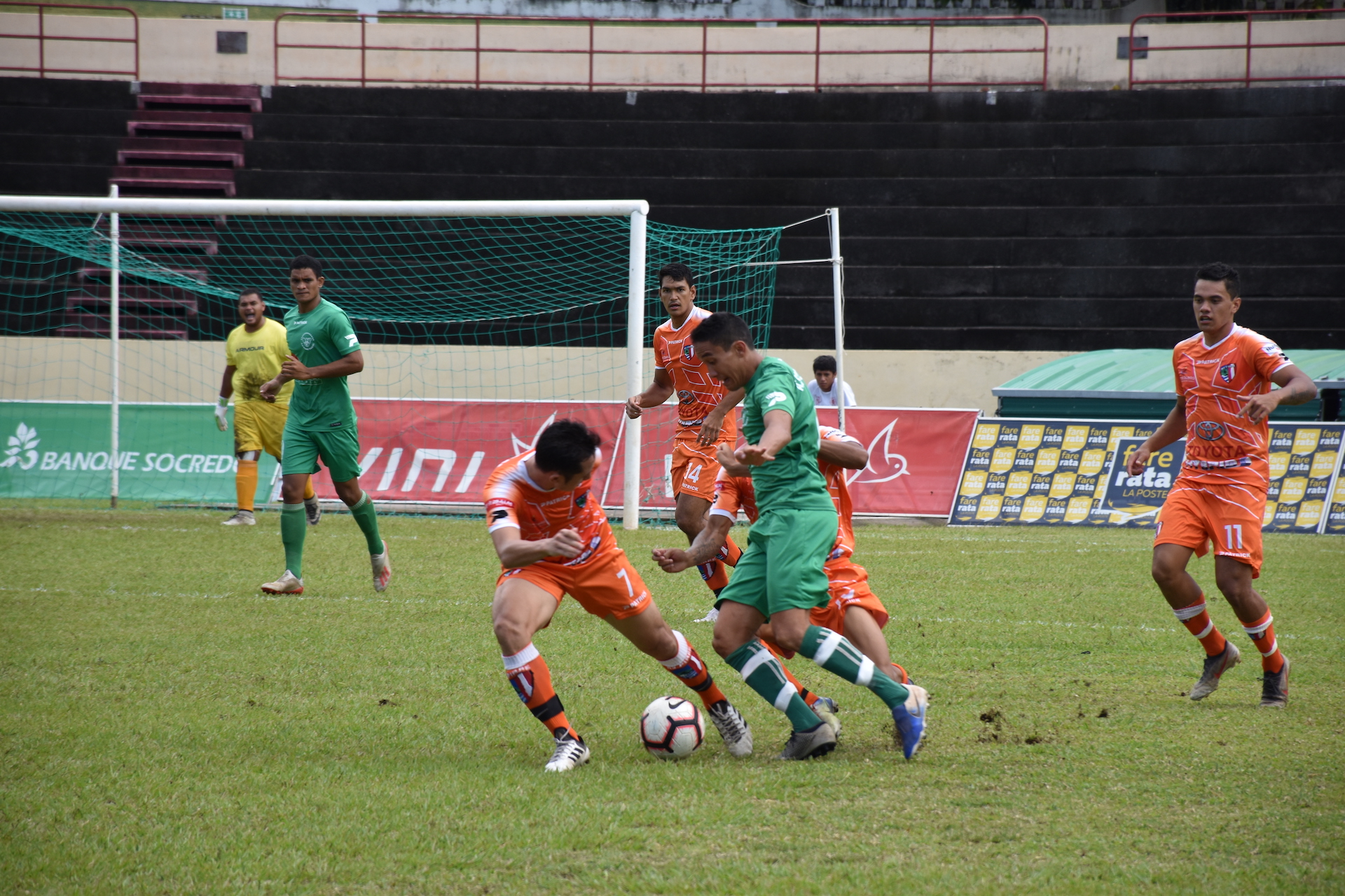 Trois jours après leur confrontation en quarts de finale de la Coupe de Polynésie, les Vert de Tiare Tahiti et les Orange de Pirae avaient de nouveau rendez-vous samedi.