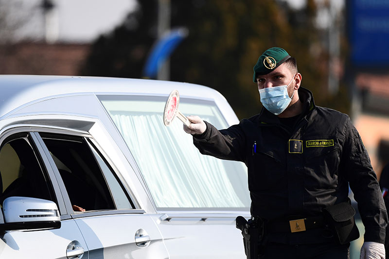 Coronavirus: la contamination s'accélère à travers le monde