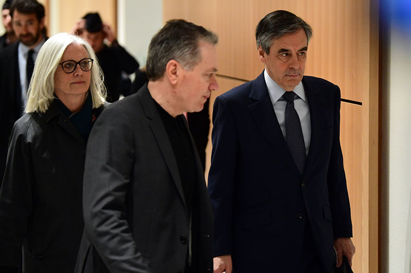 Le procès Fillon est lancé, avec des questions de procédure