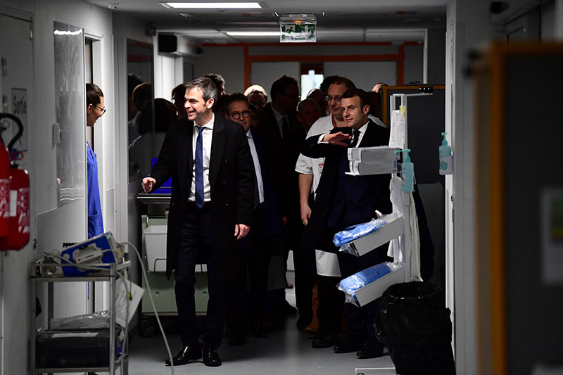 Coronavirus : devant "une épidémie qui arrive", l'exécutif monte au front