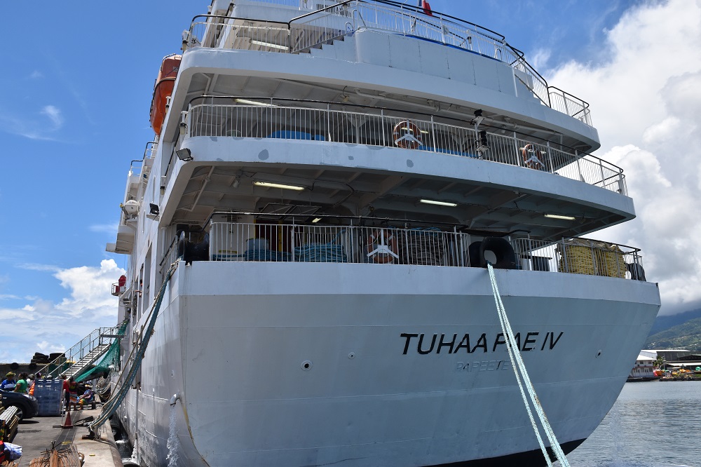 Le Tuha'a Pae IV drague les touristes