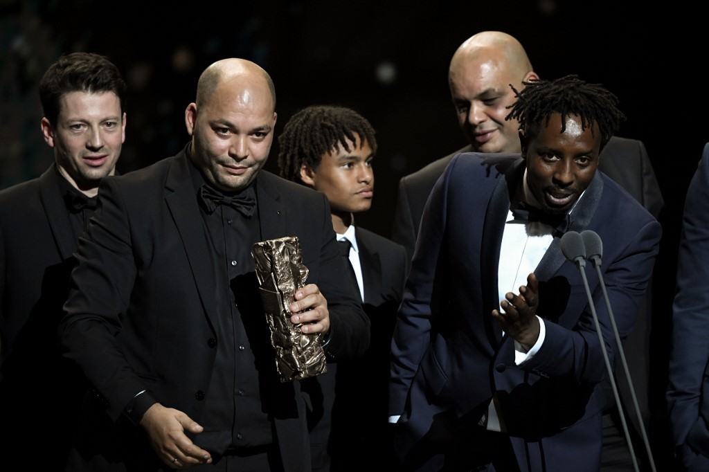 "Les Misérables" de Ladj Ly (à droite) a obtenu vendredi soir le César 2020 du meilleur film, devançant notamment le "J'accuse" de Roman Polanski, qui a remporté trois récompenses, dont le prix de la meilleure réalisation.  BERTRAND GUAY / AFP
