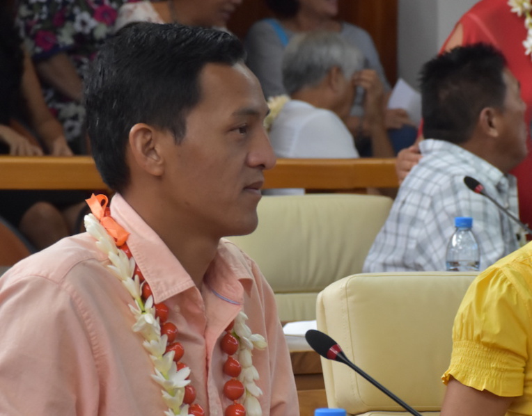 ​Gaston Flosse veut exclure James Heaux du Tahoera’a