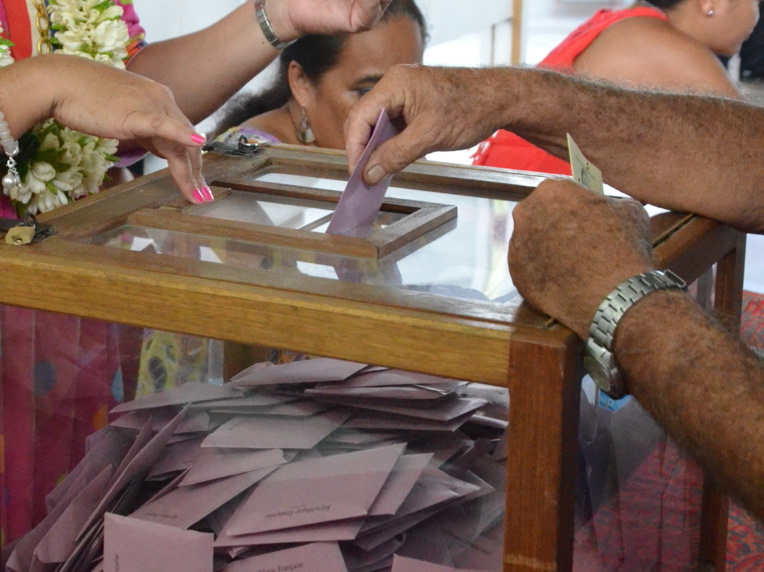 Les tāvana contre un report des élections