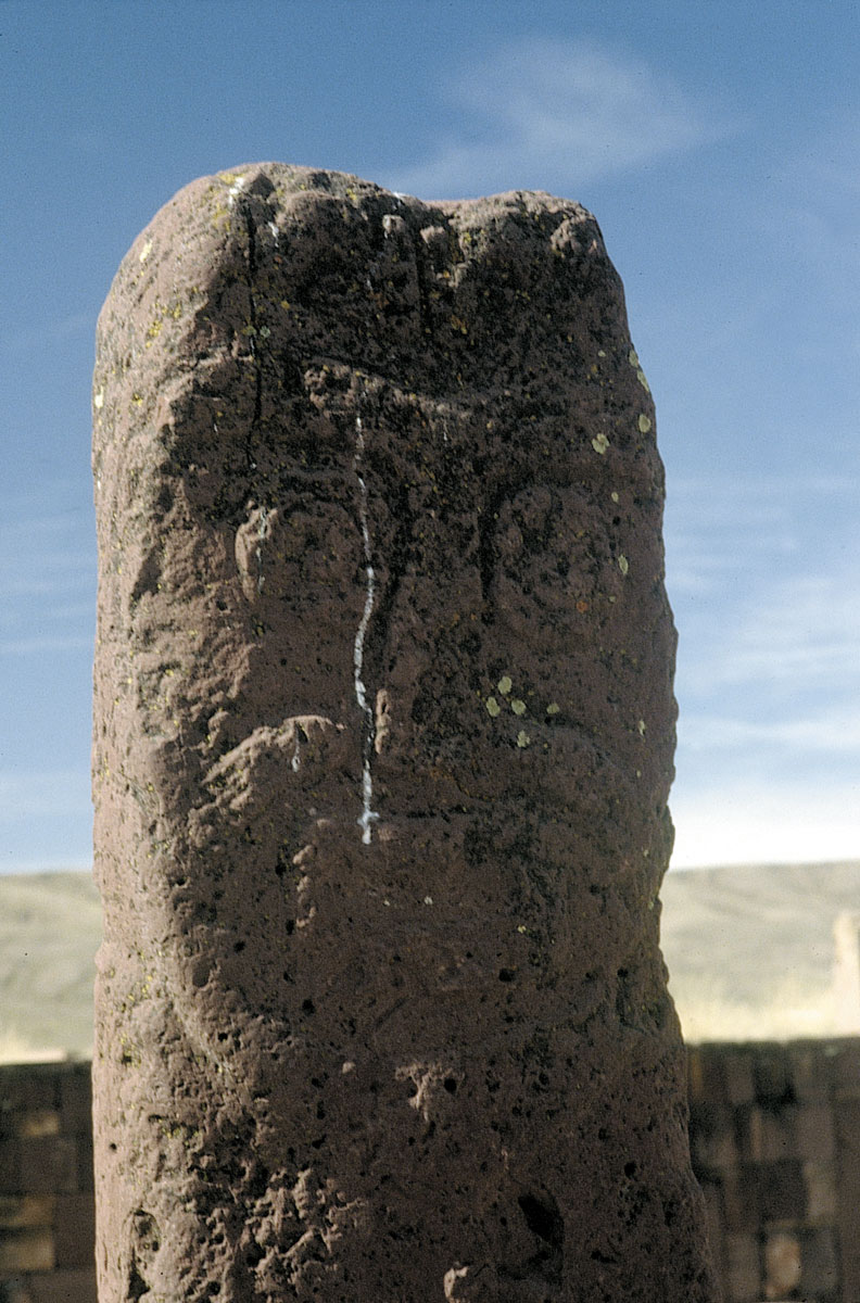 Certaines statues, de facture relativement grossière, très érodées, semblent être plus anciennes que les plus connues, comme le monolithe Ponce.