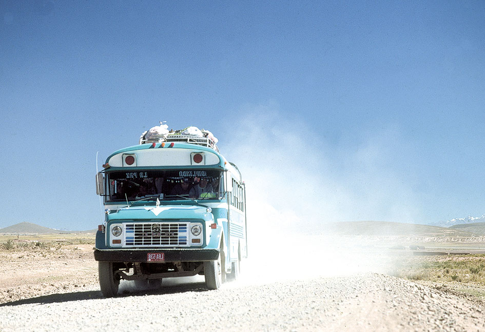 Pour apprécier l'altiplano et sa poussière, rien ne vaut le bus et ses arrêts imprévisibles, au milieu de nulle part. Si vous aimez nomadiser, c'est le moyen de transport idéal…
