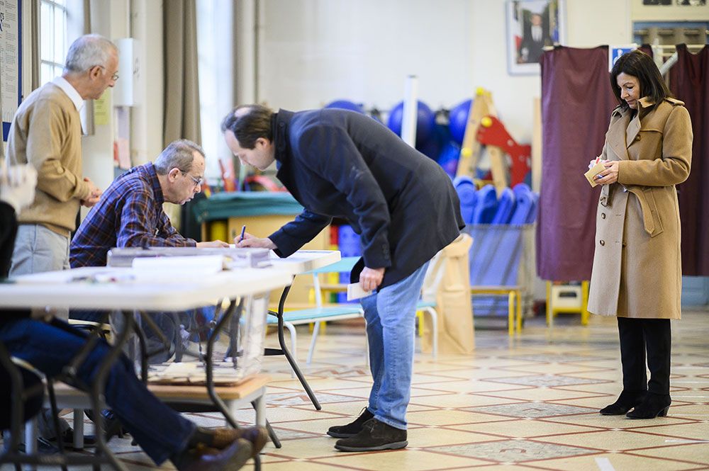 Municipales: une abstention record, incertitudes sur le second tour