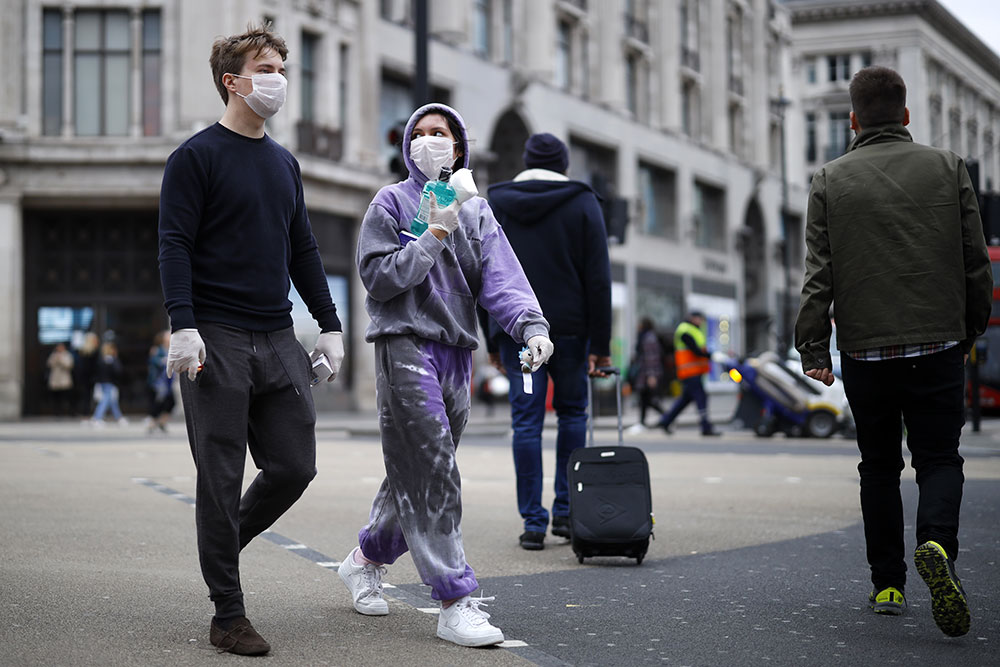 Coronavirus: revirement au Royaume-Uni face au risque d'un scénario cauchemar