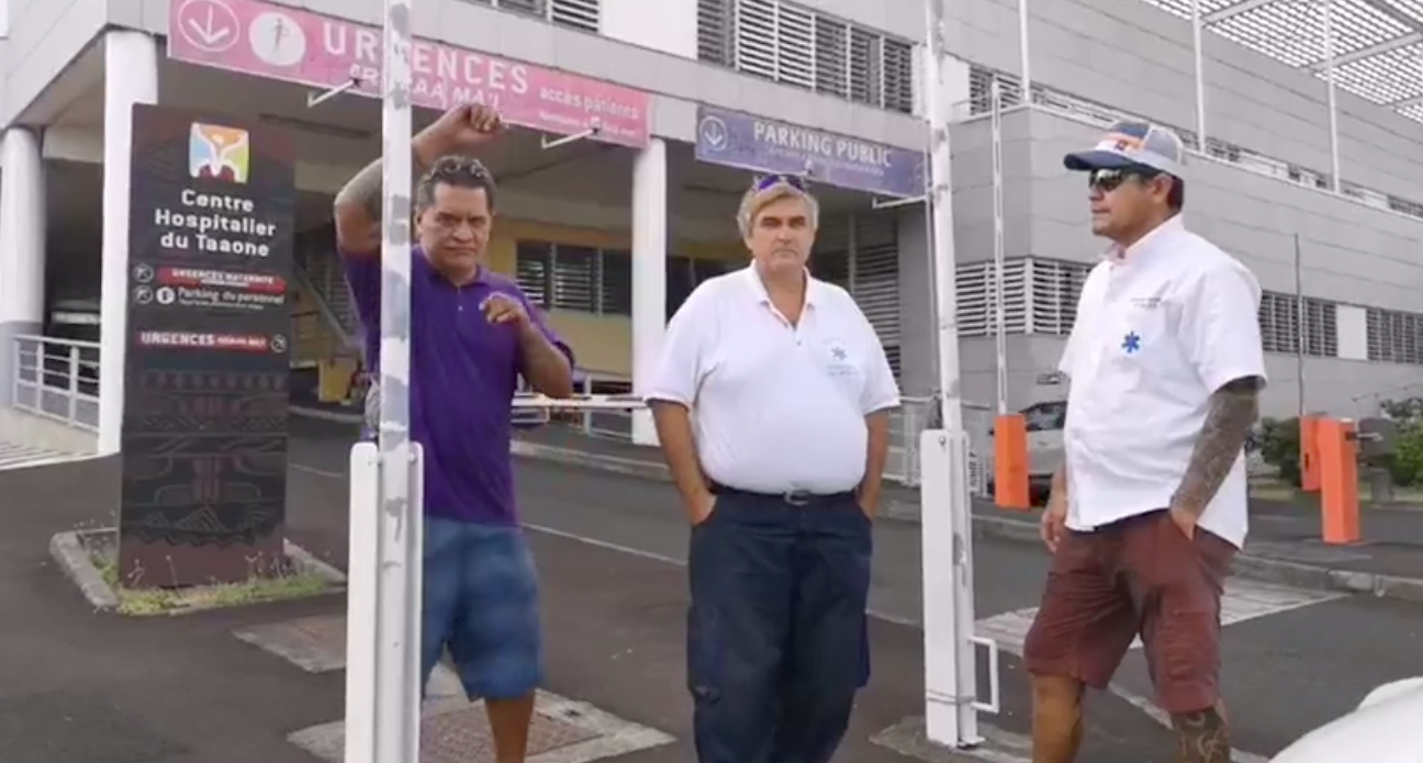 “On doit avoir dans nos véhicules deux masques et deux paires de gants. Cela n'est pas assez pour faire une journée de travail”, a expliqué un transporteur sanitaire.