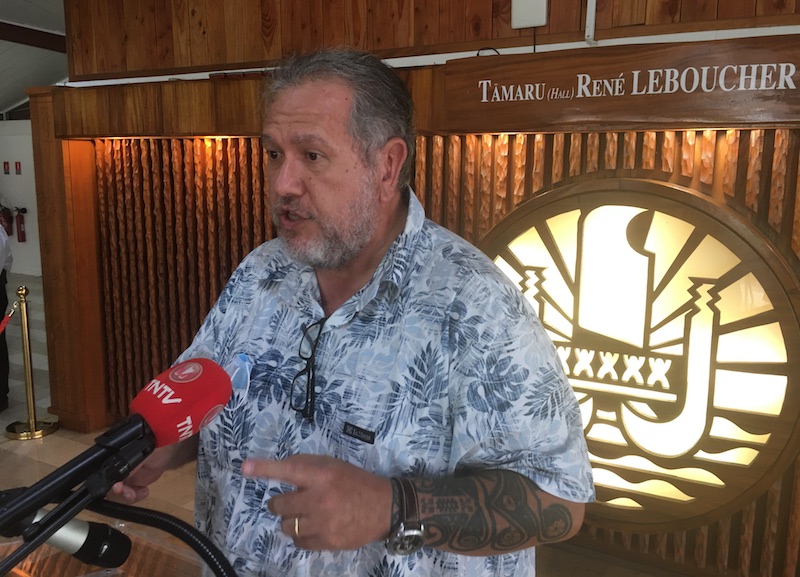 ​L'assemblée la joue collectif