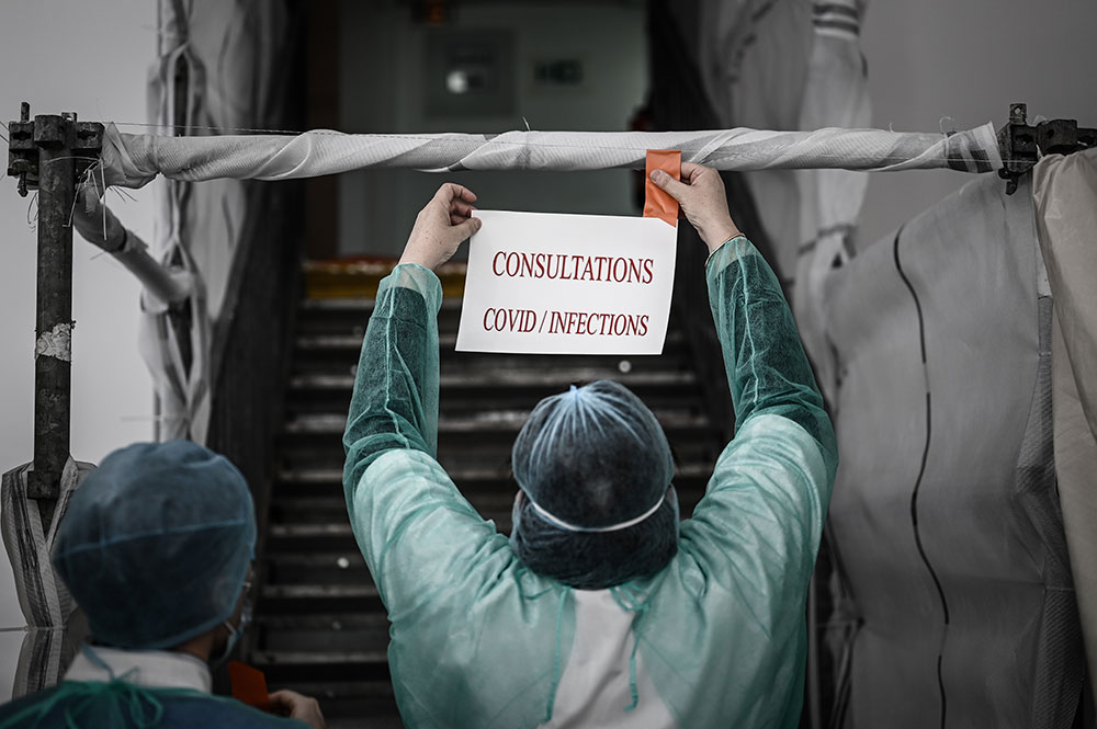 Coronavirus: le transfert de patients s'accélère, l'épidémie aussi