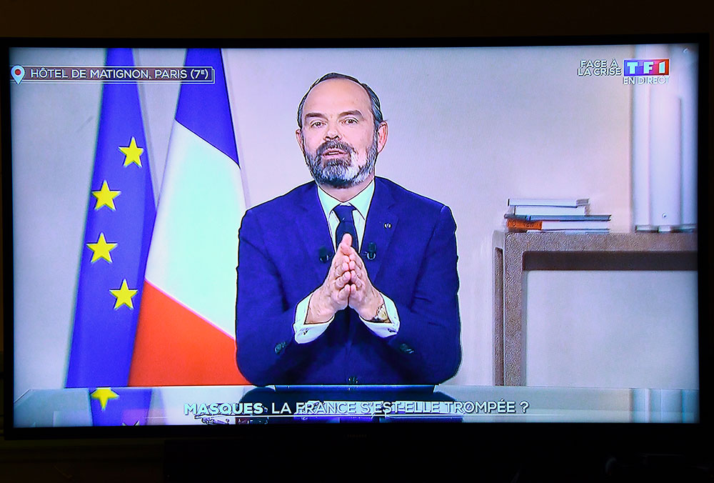 Virus: le système de santé "tiendra" mais le confinement probablement prolongé