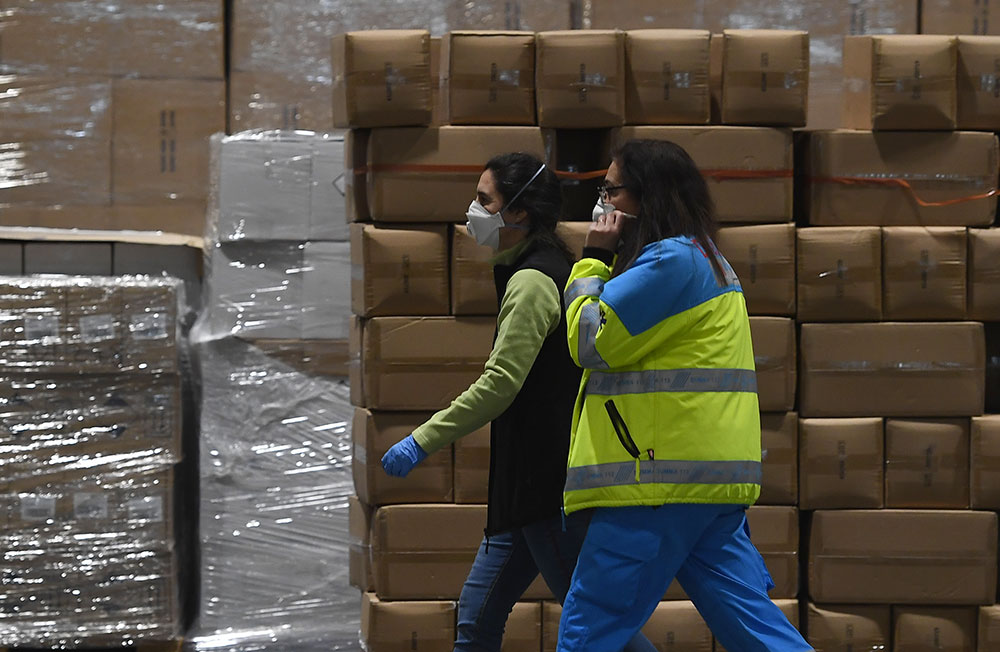 Covid: aucune pitié dans la course mondiale aux masques