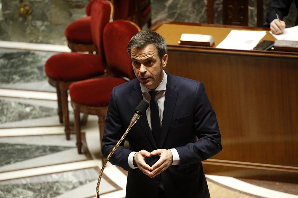 Coronavirus: le transfert de malades ultramarins vers les pays voisins "pas prévu à ce jour", selon Véran