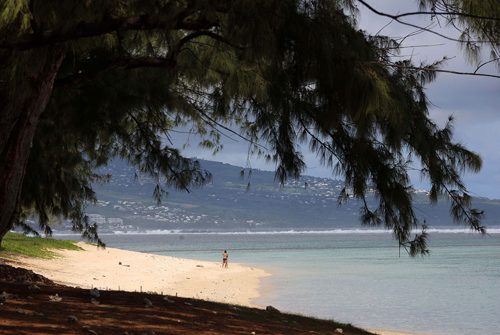 La prefecture de la Réunion dénonce un "acte irresponsable" aprés que des voyageurs se soient enfuis d'un centre de quatorzaine