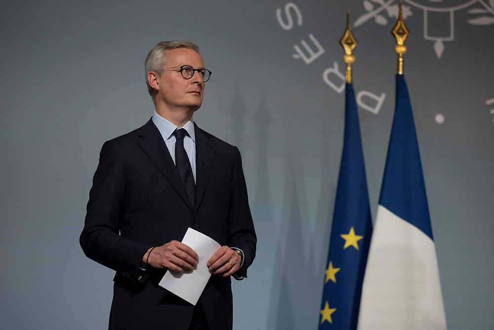 Coronavirus: la France présente un budget de crise pour sauver une économie foudroyée