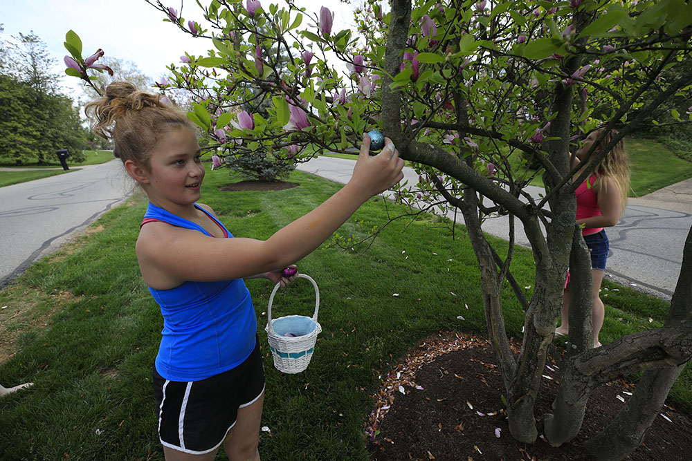 Coronavirus: Pâques sans fidèles, toujours plus de morts