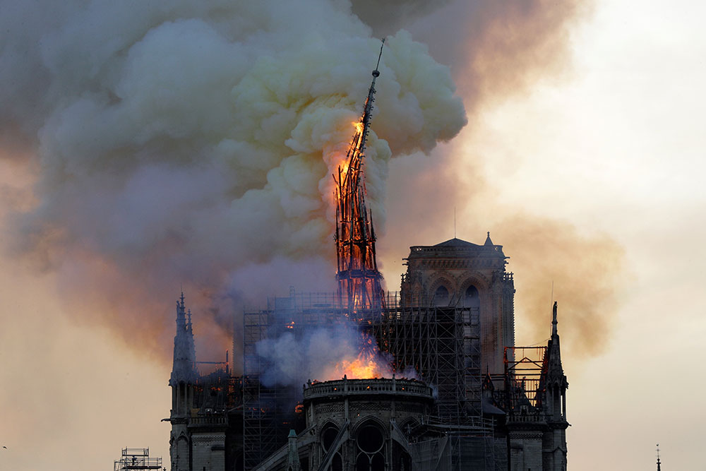 Un an après l'incendie, Notre-Dame va résonner dans un pays éprouvé par le viru
