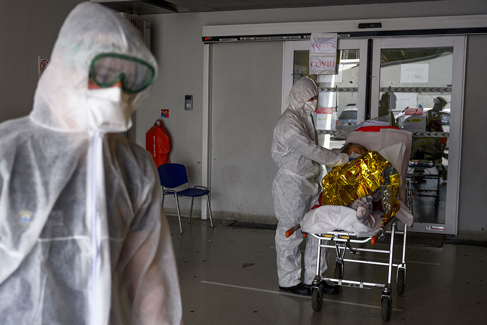 Coronavirus: plus de 17.000 morts en France, les incertitudes du 11 mai