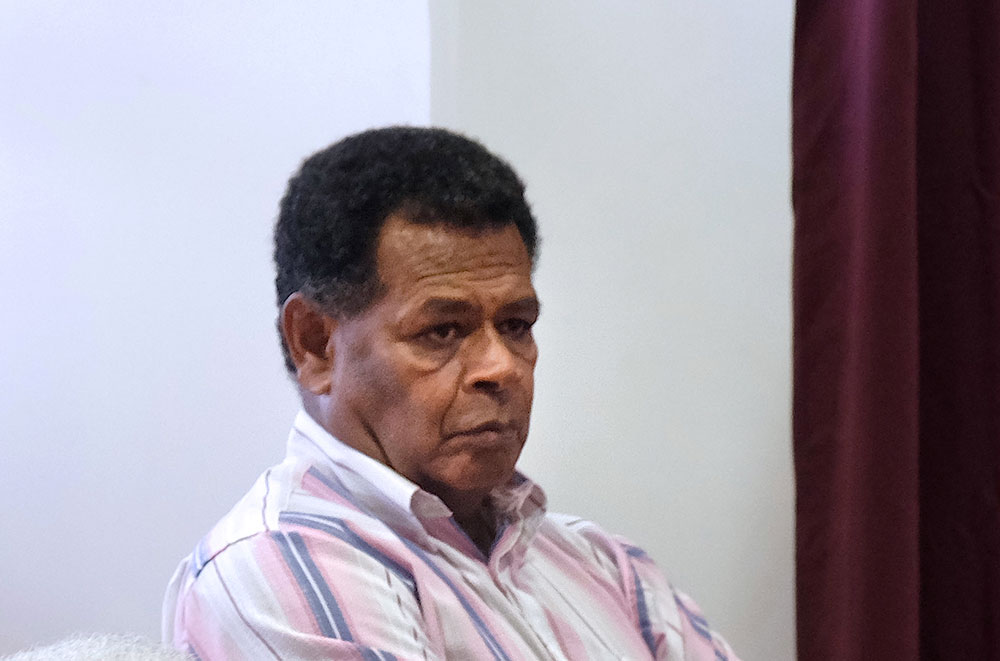 Daniel Goa, président du parti indépendantiste Union Calédonienne, a lui réclamé "encore 14 jours (de confinement, ndlr) pour vérifier l'absence du virus dans la population".